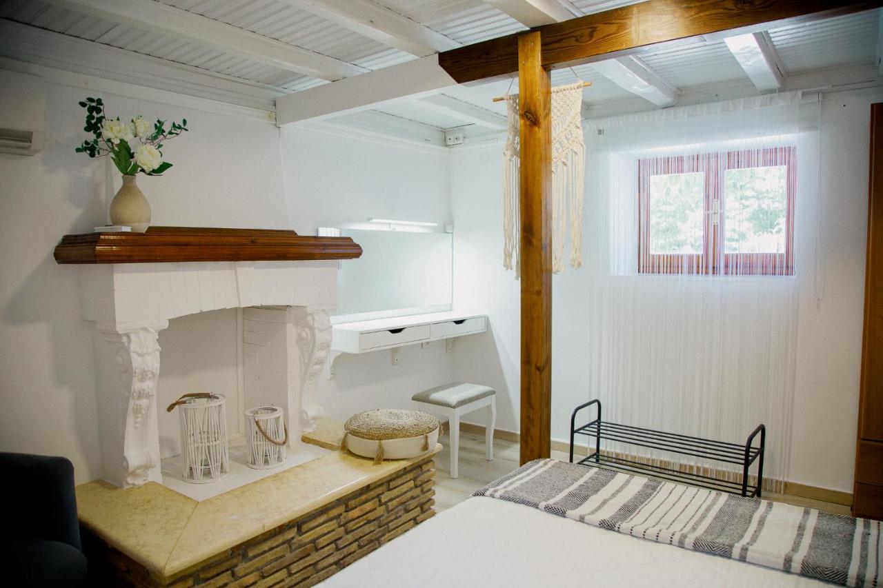 Yard Rooms Corinth Exterior photo